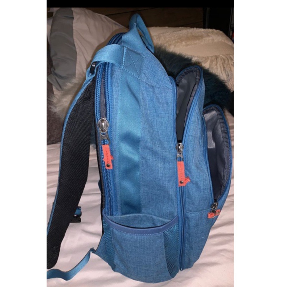 Backpack - Picture 6 of 7
